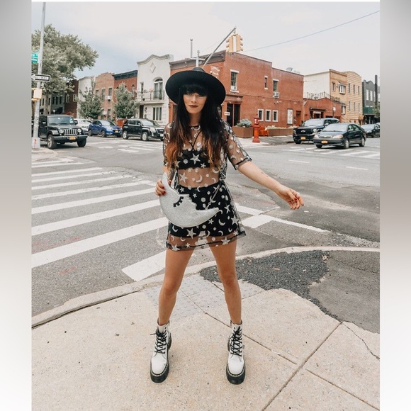 SOLD 🚨 Dr. Martens Leather Lace Up Boots - Picture 8 of 15